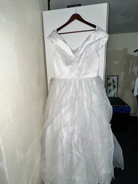 Sparkle White Off-Shoulder Tulle Wedding Dress